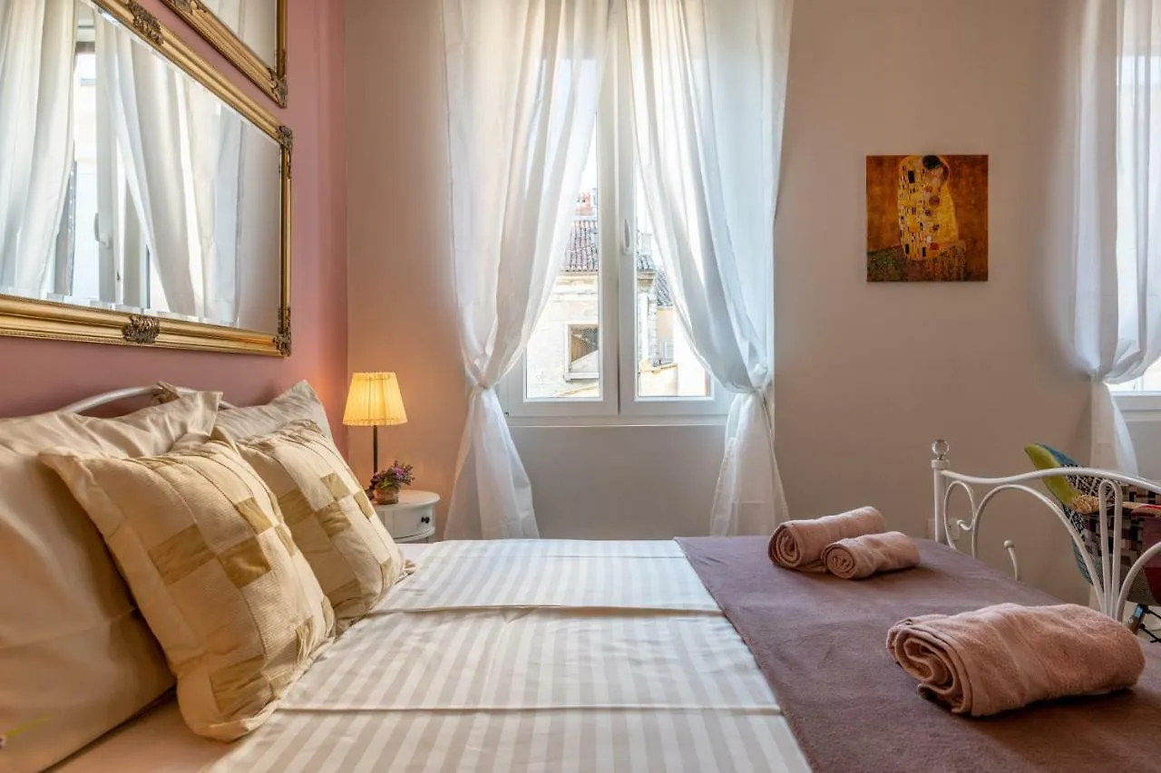 פולה Old City Romantic Studios 3
